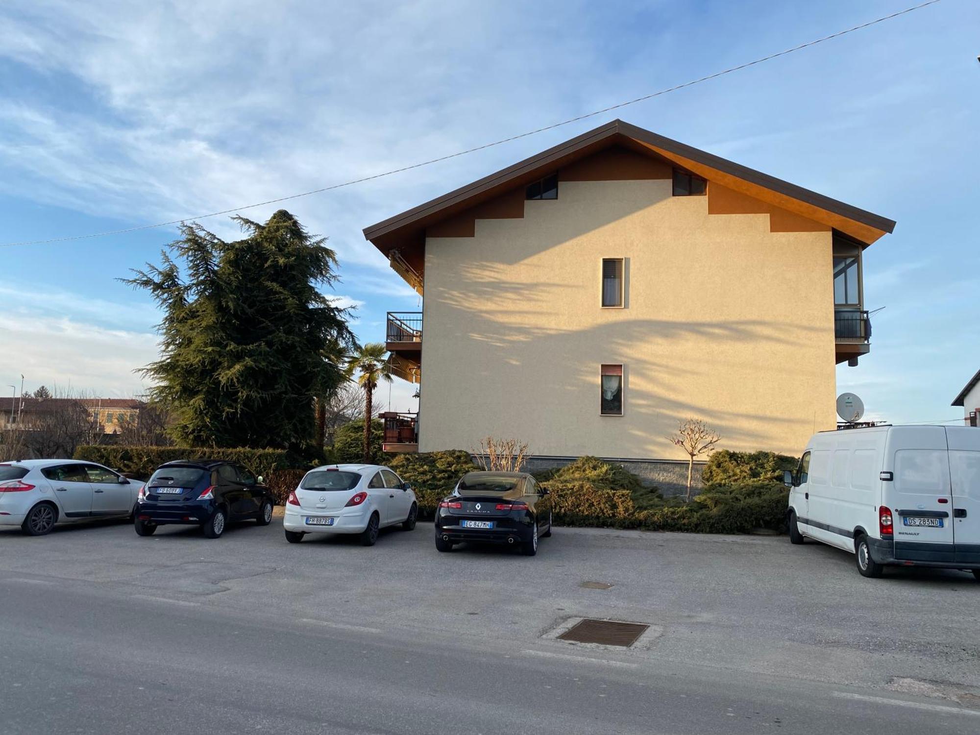 Elegante Appartamento Tre Amis - Doppio Garage & Free Wifi - Ac Centallo Exteriör bild